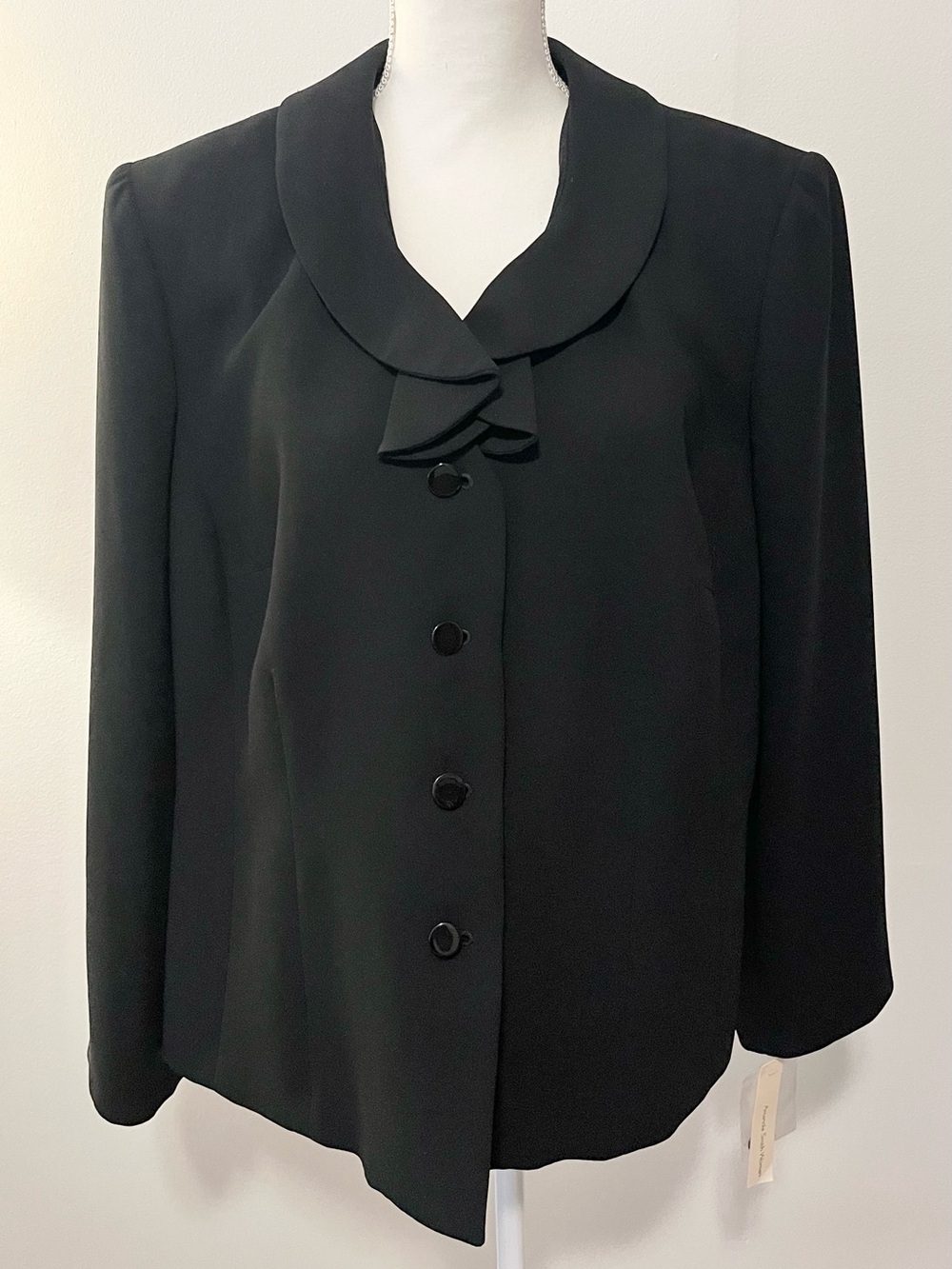 NWT Amanda Smith Black Blazer Jacket. 4 Button, Fully Lined. Size 18 Women